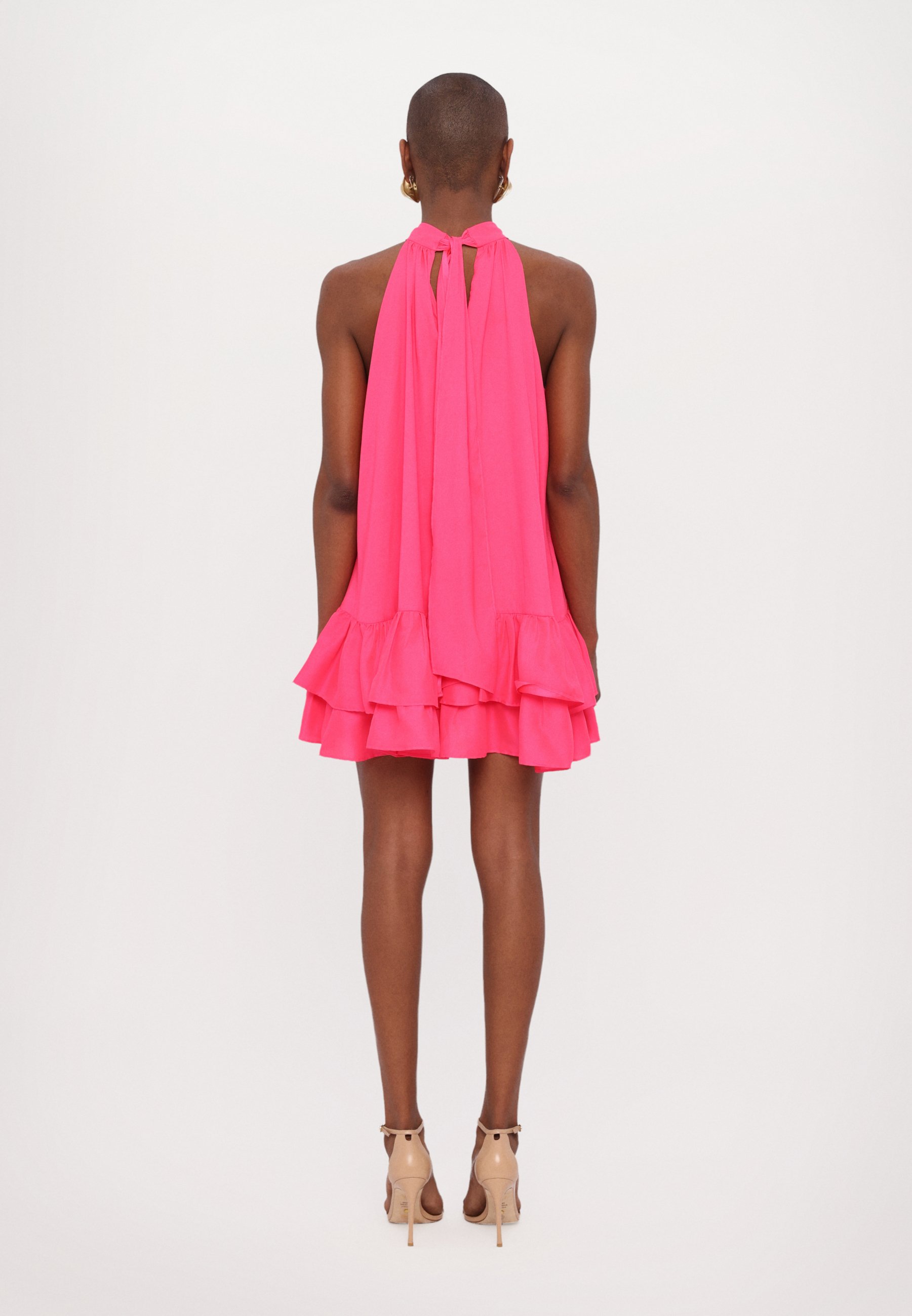 限定セール!ALICE + OLIVIA ERNA ミニドレス Erna Tie Back Halter Neck Tiered Dress In Black | Alice + Olivia