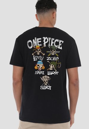 Black T-shirt with "ONE PIECE" text and five skull icons representing Luffy, Zoro, Nami, Usopp, and Sanji with themed accessories.