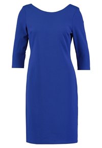 Robe bleue, longueur genou, avec un décolleté arrondi et des manches trois-quarts, fabriquée dans un tissu lisse et extensible. Sans motifs ni embellissements.