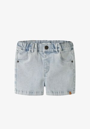 Világoskék farmer rövidnadrág elasztikus derékpánttal, elöl gombbal, övcsíptetőkkel, két elülső zsebbel és kis barna címkével az alján.