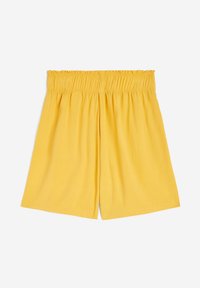 Pantaloni corti gialli in cotone con elastico in vita. Vestibilità ampia con una texture liscia e lunghezza a metà coscia. Design semplice senza motivi.