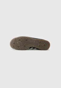 adidas Originals UNISEX - Sportbačiai - core black/off white/cargo brown