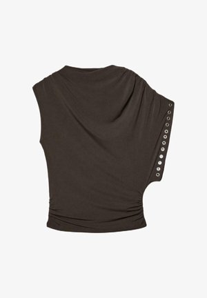 Asimetrični tamnosmeđi top bez rukava s nabranim strukom i detaljima s izrezima duž jednog šava na ramenu.