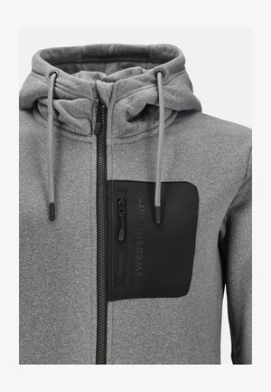 Grijze zip-up hoodie met verstelbare capuchon met trekkoord en zwart borstzakje met rits, gemerkt met "Swedemount".