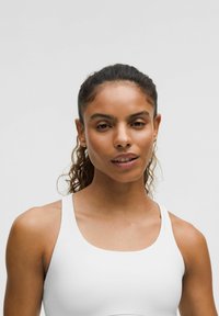 lululemon ENERGY EVOLVE - Sportmelltartó közepesen nehéz sportoláshoz - white
