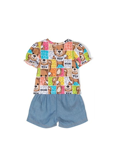 Flerfarvet bomulds t-shirt med tegneserie-bjørn print, korte ærmer, og en chambray shorts med elastisk talje.