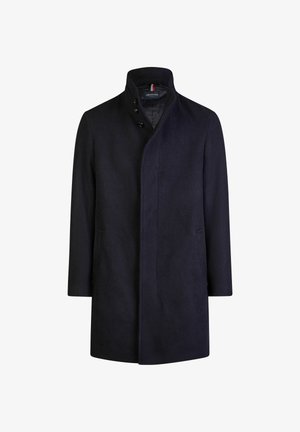 Płaszcz trench z wełny w ciemnym granacie, z wysokim kołnierzem, podwójnym zapięciem na guziki i bocznymi kieszeniami. Gładka faktura, dopasowany krój.