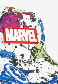 Next LICENSE BUCKET REGULAR FIT - Kalap - marvel