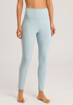 Leggings de tiro alto en azul claro, fabricados con material elástico, con una textura suave y un diseño ajustado que llega hasta los tobillos.
