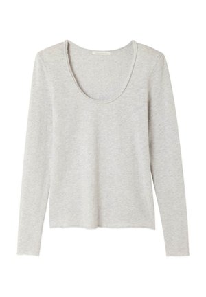 Haut gris clair à manches longues en tissu doux. Doté d'un col rond et d'une coupe décontractée. Ourlet droit, sans motifs ni accessoires visibles.