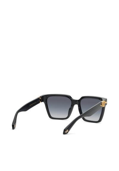 Lunettes de soleil à monture carrée noire avec verres dégradés foncés et logos ornementaux dorés sur les branches et les embouts, vues sous un angle arrière.