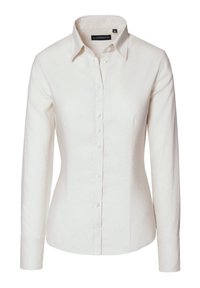 Biała koszula z długim rękawem, wykonana z lnu, z ostrym kołnierzykiem i zapięciem na sześć pasujących guzików. Gładka tekstura, dopasowany krój.