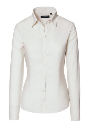 Biała koszula z długim rękawem, wykonana z lnu, z ostrym kołnierzykiem i zapięciem na sześć pasujących guzików. Gładka tekstura, dopasowany krój.