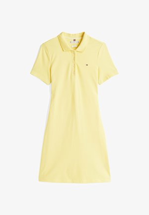 Abito polo giallo corto realizzato in morbido cotone, con colletto classico, maniche corte, bottoni frontali e un piccolo logo sul petto.