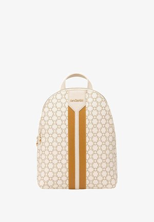 Zaino bianco in pelle con un motivo geometrico, dettagli dorati, una maniglia superiore e una striscia verticale centrale marrone. Chiusura a zip nella parte superiore.