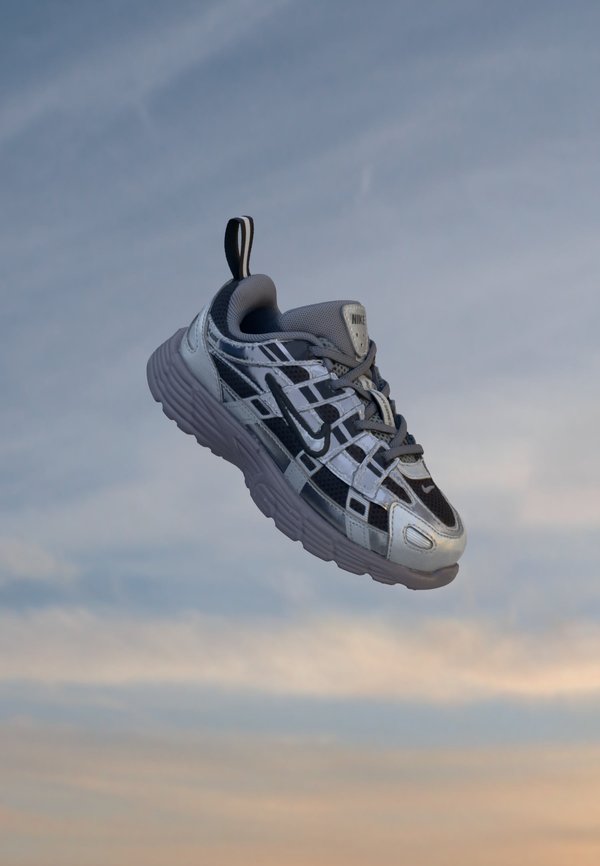 P 6000 UNISEX - Pantofi sport - black/metallic silver-coloured/pencil point/dark grey