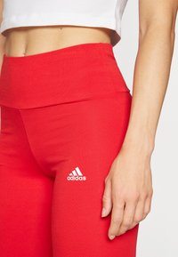 adidas Sportswear Leggingek - better scarlet