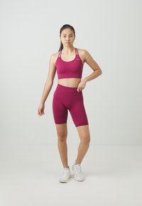 ICANIWILL DEFINE SEAMLESS BRA - Vidutiniškai krūtinę prilaikanti sportinė liemenėlė - magenta rose