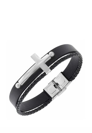 Schwarzes Lederarmband mit geflochtenem Riemen, silberner Kreuz-Dekoration und silbernem Metallverschluss.