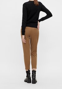 Object Maglione - black