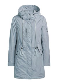 Imperméable long bleu clair avec capuche réglable, taille à cordon, fermeture éclair à l'avant, boutons-pression et poches à rabat.