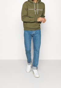 Tommy Hilfiger Jersey con capucha - dark green