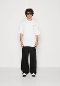 YOURTURN by Zalando - Print T-shirt - white Thumbnail Image 1