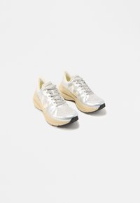 Επιλέχθηκε, silver-coloured/cashew/almond