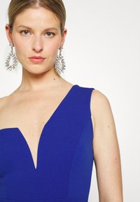 WAL G. FLEUR ONE SHOULDER JUMPSUIT - Macacão - electric blue