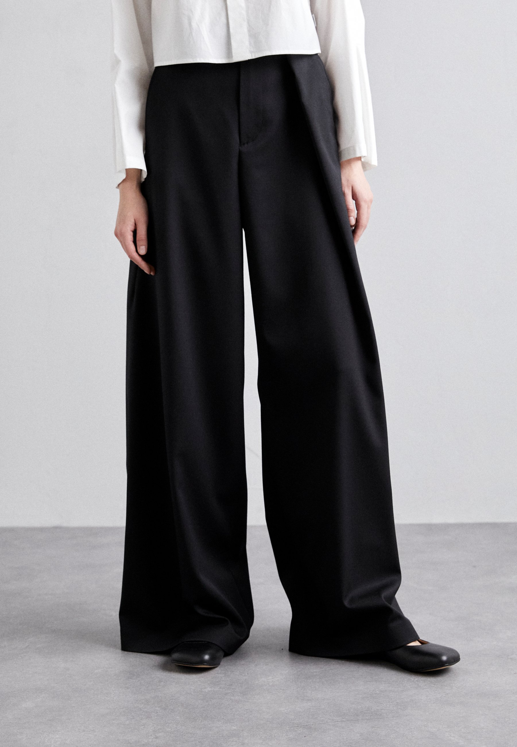 MM6 Maison Margiela PANTS - Trousers - black - Zalando