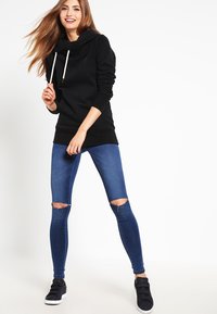 Urban Classics Pulover s kapuco - black