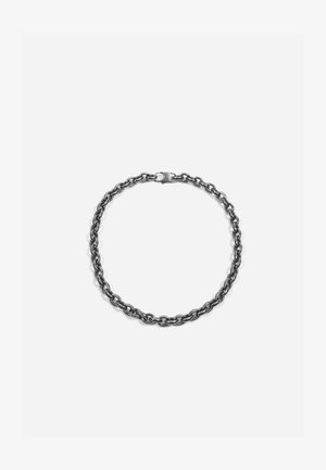 Metalkedjearmband med sammanlänkade länkar, avslutat i en mörk metallisk nyans. Har en enkel låsning för fastsättning.