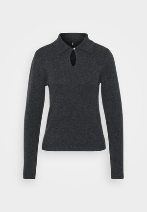 Pull en tricot gris foncé avec col, manches longues et une ouverture en forme de trou de serrure au niveau du décolleté, avec un petit détail de bouton.