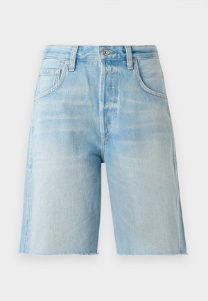 Helle blaue Denim-Shorts mit hoher Taille, fünf Taschen und einem rohen Saum. Weicher Stoff und klassischer Schnitt, geeignet für legere Outfits.