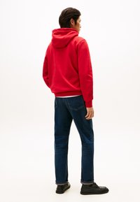 Tommy Hilfiger EMBRO FLAG - Sweatshirt - medium red