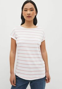 T-shirt blanc avec des rayures horizontales rose pâle, manches courtes retroussées et col rond. Tissu doux et design à ourlet incurvé et décontracté.