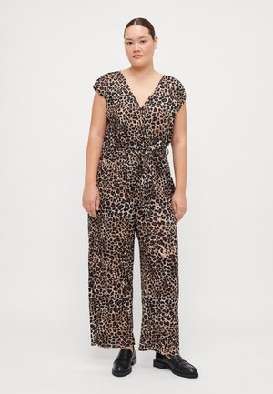 Combinaison imprimée léopard à manches courtes, décolleté en V, taille ceinturée, jambes larges et tissu léger dans des nuances de marron et de noir.