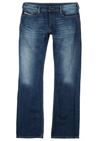 Jeans de mezclilla azul con corte recto, que presentan un lavado desgastado, sutiles arrugas en la tela y un diseño de cinco bolsillos con herrajes metálicos.