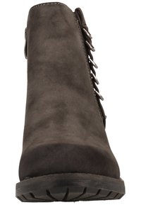 Graue Wildleder-Ankle-Boots mit runder Zehe, seitlichem Reißverschluss und dekorativer Schlaufen-Schnürung. Texturierte Sohle für besseren Grip.