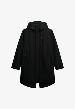 Parka negra impermeable con capucha, cierre frontal, dos bolsillos laterales y un bolsillo en el pecho con cremallera. Presenta un ajuste relajado y un diseño de longitud media.