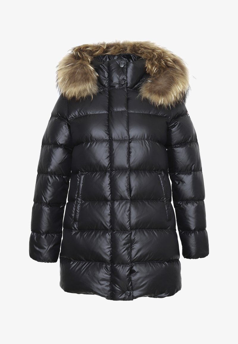 Giubbotto bomber nero con design quilted, dotato di cappuccio foderato in pelliccia e due tasche laterali. Realizzato in materiale lucido e resistente all'acqua.