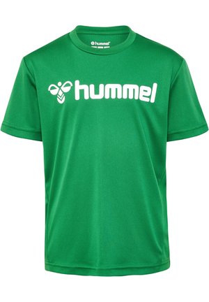 Grøn kortærmet T-shirt lavet af glat stof. Har et hvidt "hummel" logo på forsiden, med en rund halsudskæring og almindelig pasform.