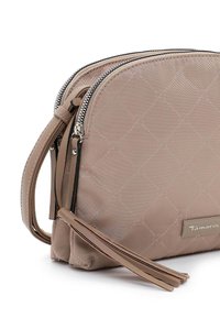 Borsa a tracolla beige con doppia cerniera, motivo trapuntato, con tirazip a nappina e tracolla regolabile, dotata della placca metallica con logo Tamaris.