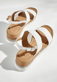Next FOREVER COMFORTÂ® LEATHER SPORT BLING WEDGES - Sandales compensées - white