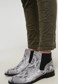 Mos Mosh Jean slim - olive