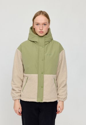 Grüne und beige Jacke mit Kapuze, aus weichem Textil, mit Druckknöpfen und seitlichen Reißverschlusstaschen.