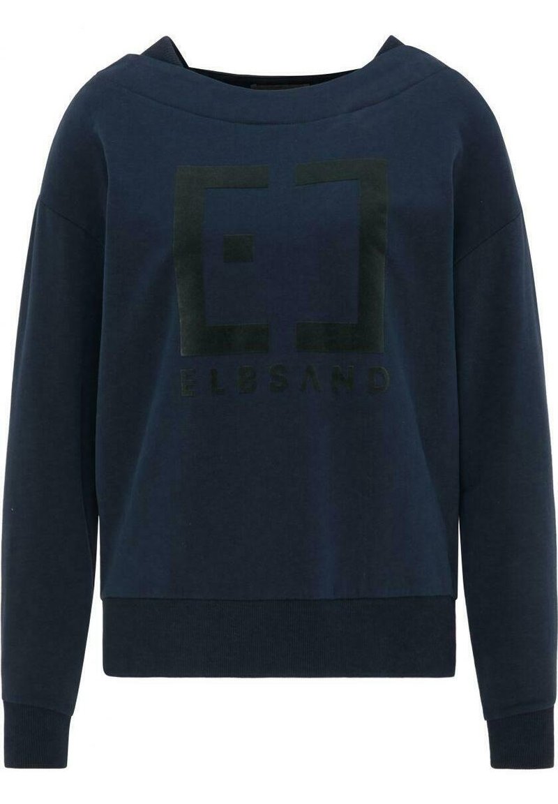 Námořnický modrý svetr vyrobený z měkké tkaniny, s širokým výstřihem a strukturovaným logem v tmavě zelené barvě. Dlouhé rukávy a žebrované manžety.