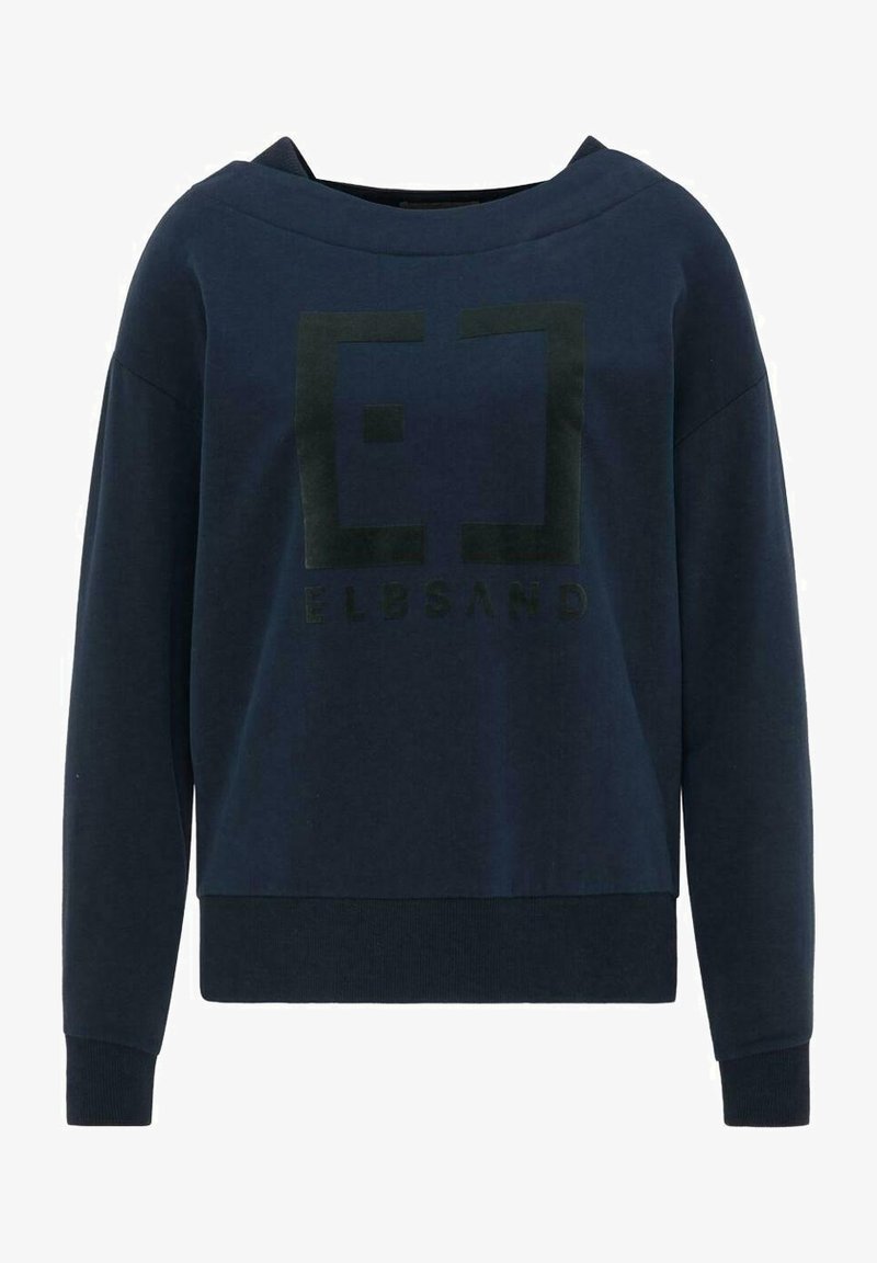 Námořnický modrý svetr vyrobený z měkké tkaniny, s širokým výstřihem a strukturovaným logem v tmavě zelené barvě. Dlouhé rukávy a žebrované manžety.