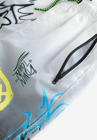 Next PRINTED REGULAR FIT - Badeshorts - mono graffiti