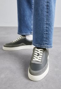 MONDO UNISEX - Sneakersy niskie